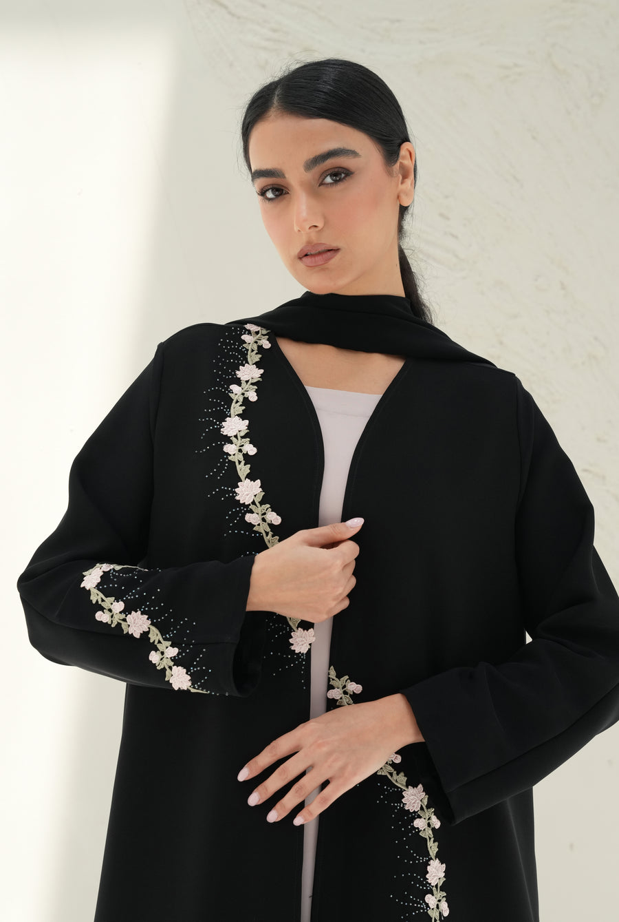 Italian crepe abaya with dantil and handwork