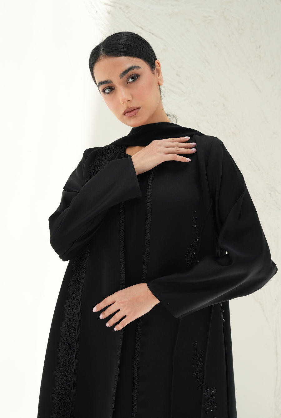 Italian silk crepe abaya with dantil and handwork